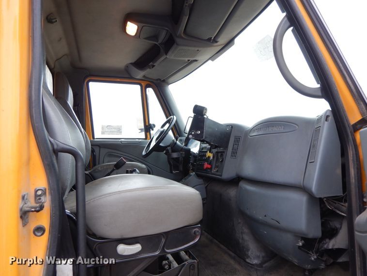 image for item DF6374 2006 International 7400  dump truck