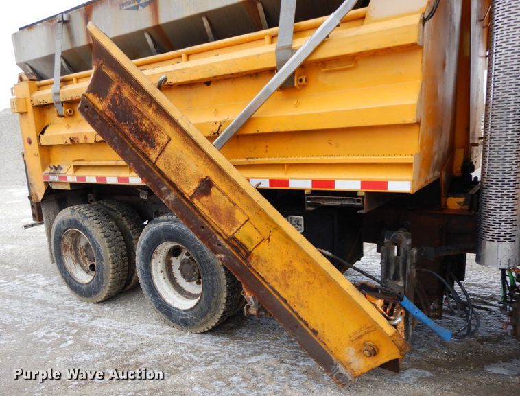 image for item DF6374 2006 International 7400  dump truck