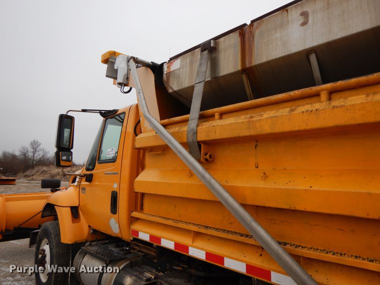 image for item DF6374 2006 International 7400  dump truck