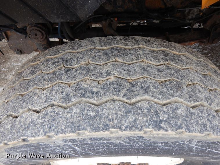 image for item DF6374 2006 International 7400  dump truck