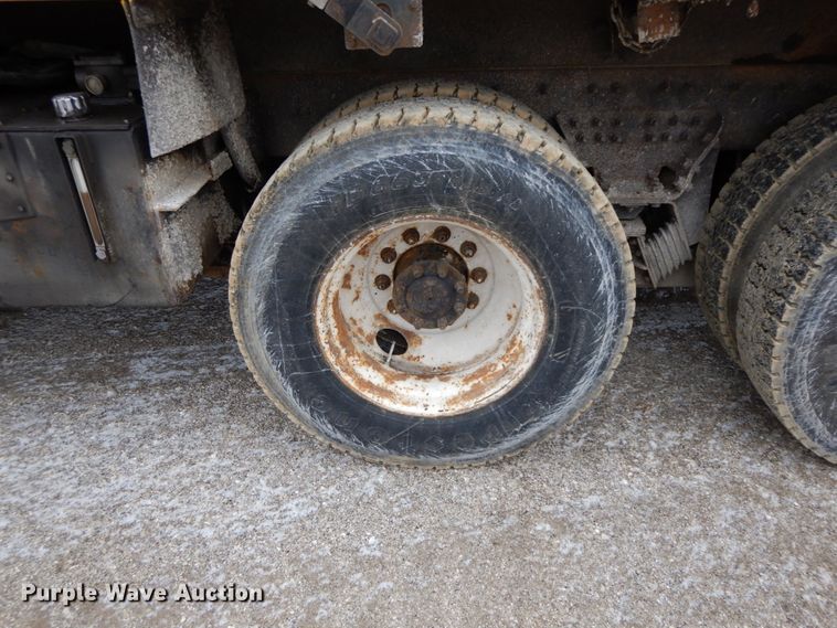 image for item DF6374 2006 International 7400  dump truck