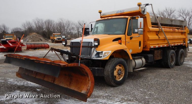 image for item DF6375 2006 International 7400  dump truck