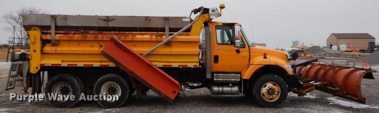 image for item DF6375 2006 International 7400  dump truck