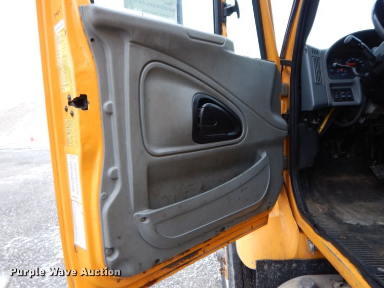 image for item DF6375 2006 International 7400  dump truck