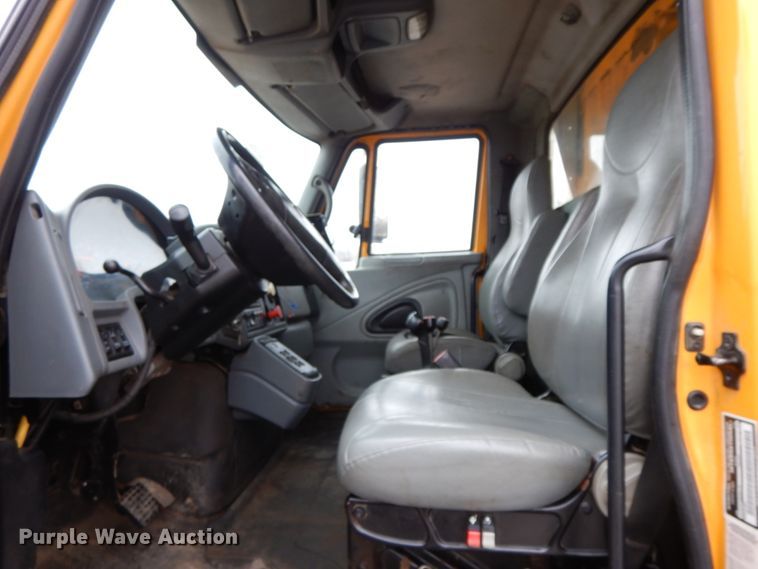 image for item DF6375 2006 International 7400  dump truck