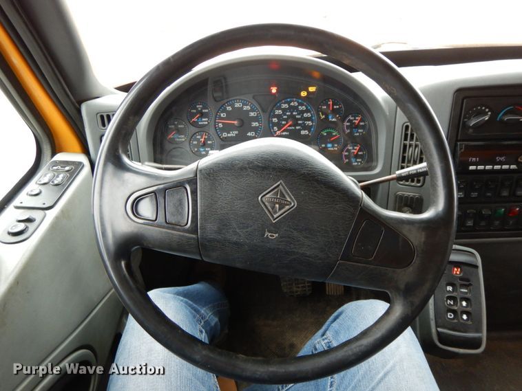 image for item DF6375 2006 International 7400  dump truck