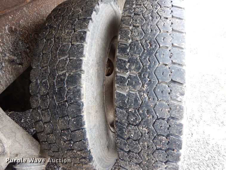 image for item DF6375 2006 International 7400  dump truck