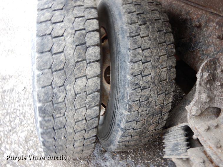 image for item DF6375 2006 International 7400  dump truck