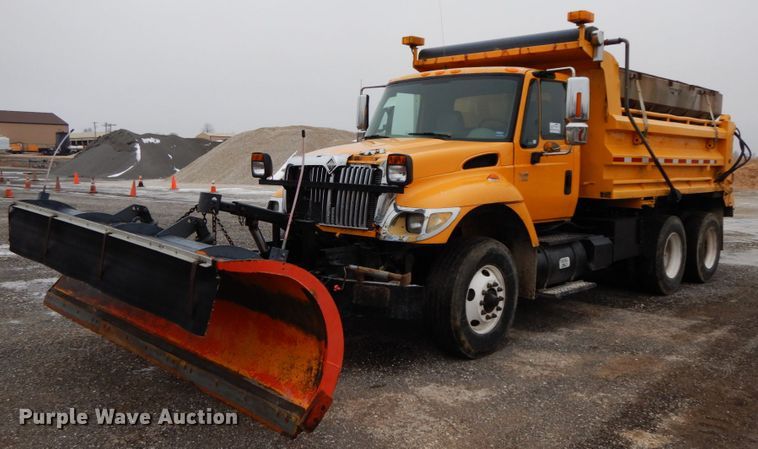 image for item DF6377 2004 International 7400  dump truck