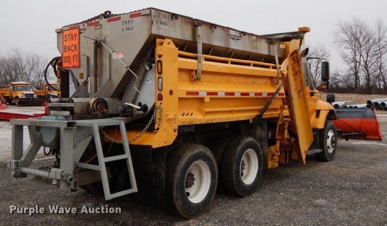 image for item DF6377 2004 International 7400  dump truck