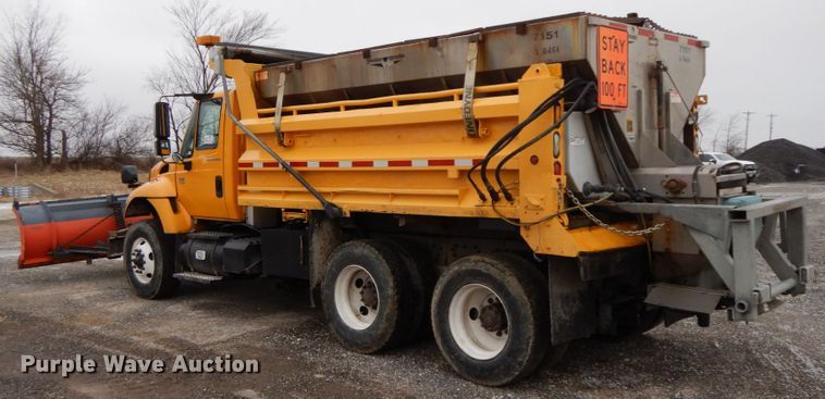image for item DF6377 2004 International 7400  dump truck