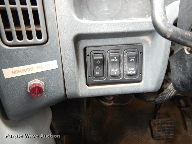 image for item DF6377 2004 International 7400  dump truck