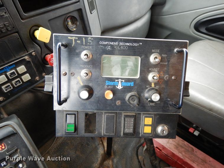 image for item DF6377 2004 International 7400  dump truck