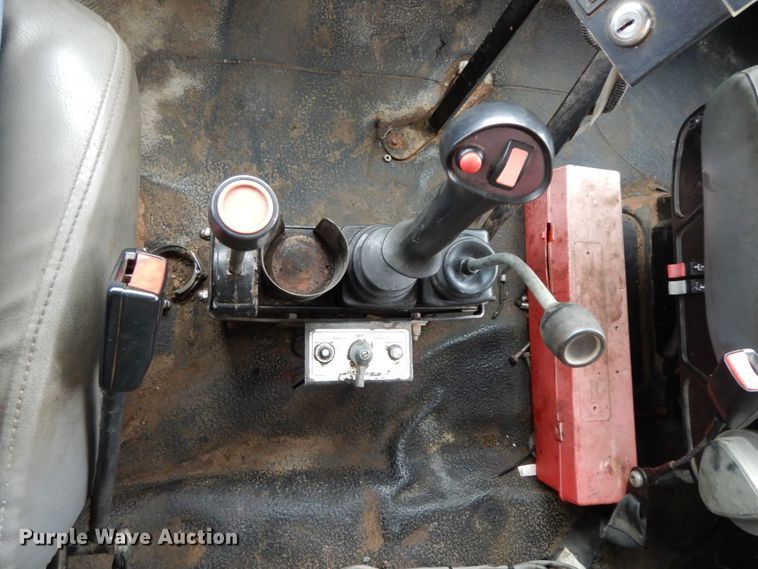 image for item DF6377 2004 International 7400  dump truck