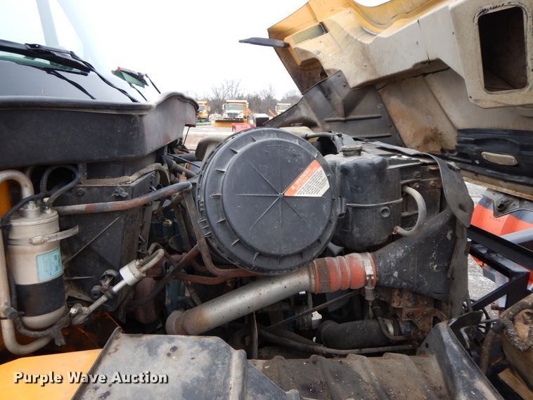 image for item DF6377 2004 International 7400  dump truck