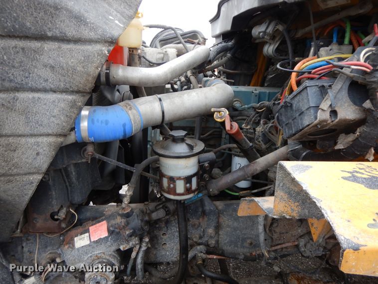 image for item DF6377 2004 International 7400  dump truck