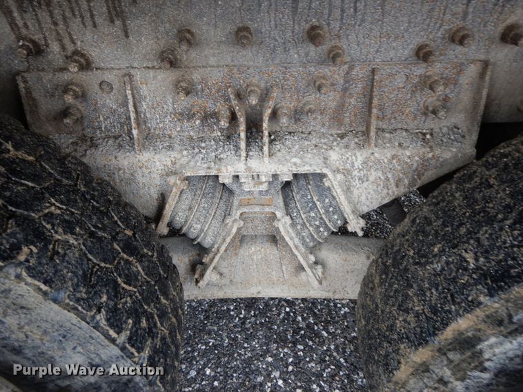 image for item DF6377 2004 International 7400  dump truck