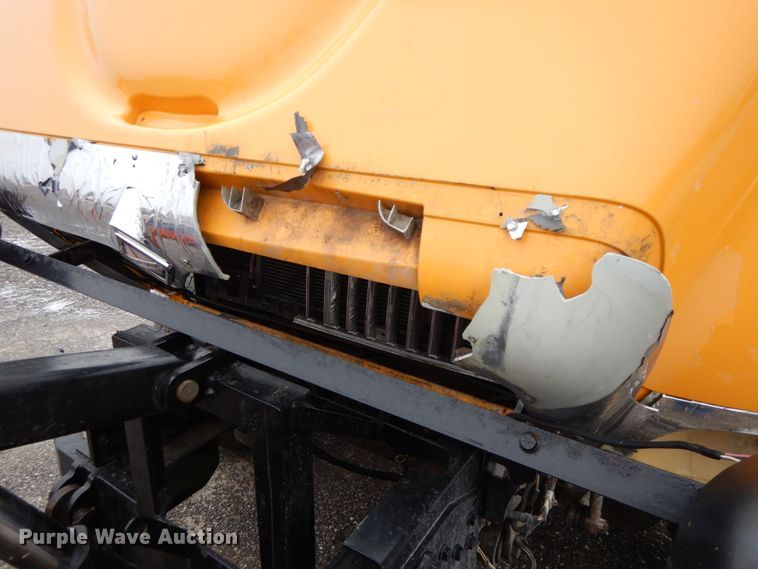 image for item DF6377 2004 International 7400  dump truck