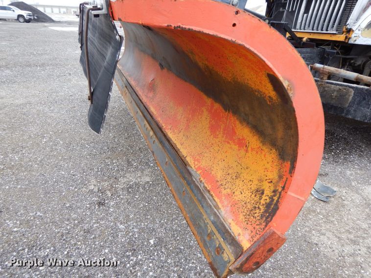 image for item DF6377 2004 International 7400  dump truck