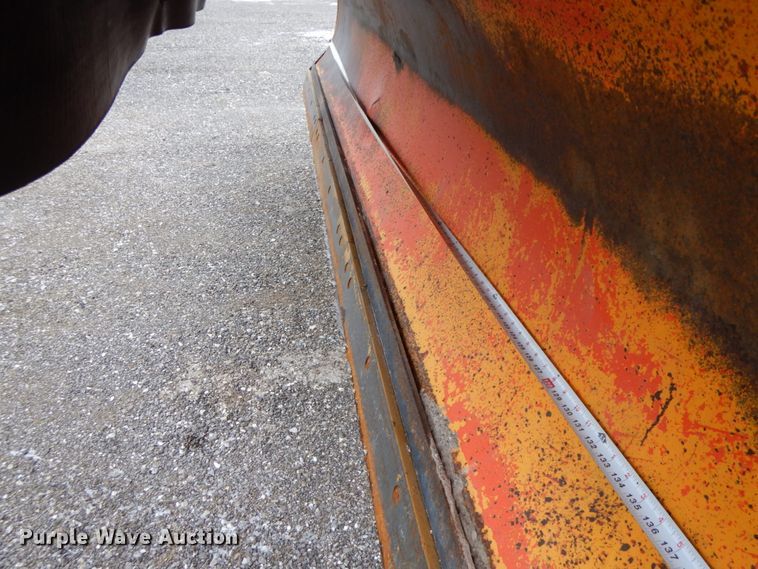 image for item DF6377 2004 International 7400  dump truck