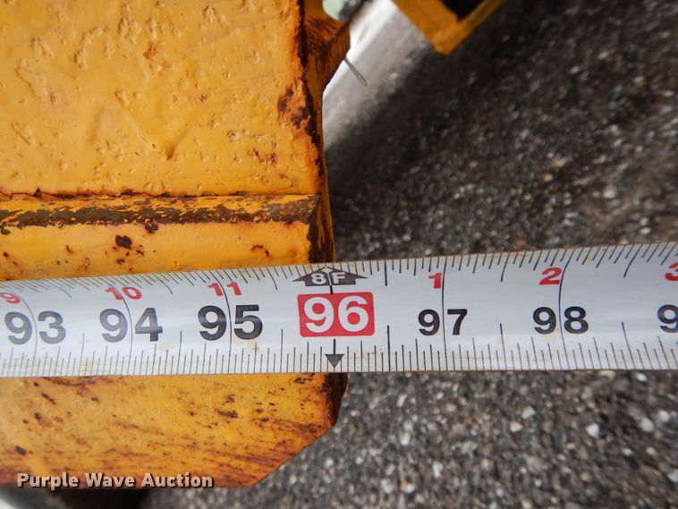 image for item DF6377 2004 International 7400  dump truck