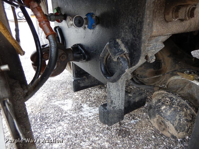 image for item DF6377 2004 International 7400  dump truck