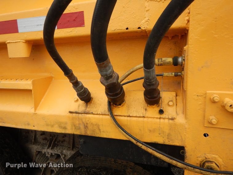 image for item DF6377 2004 International 7400  dump truck