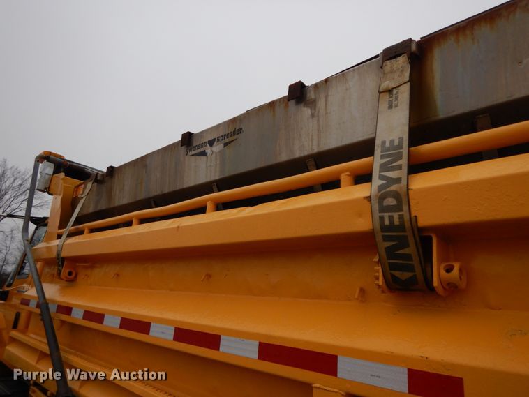 image for item DF6377 2004 International 7400  dump truck