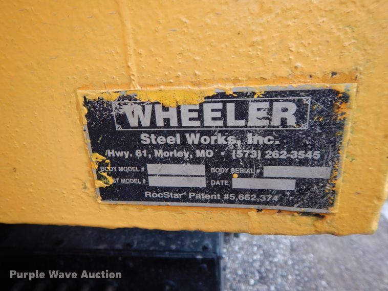 image for item DF6377 2004 International 7400  dump truck