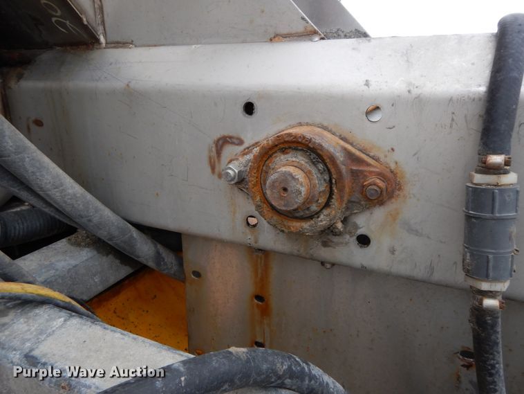 image for item DF6377 2004 International 7400  dump truck