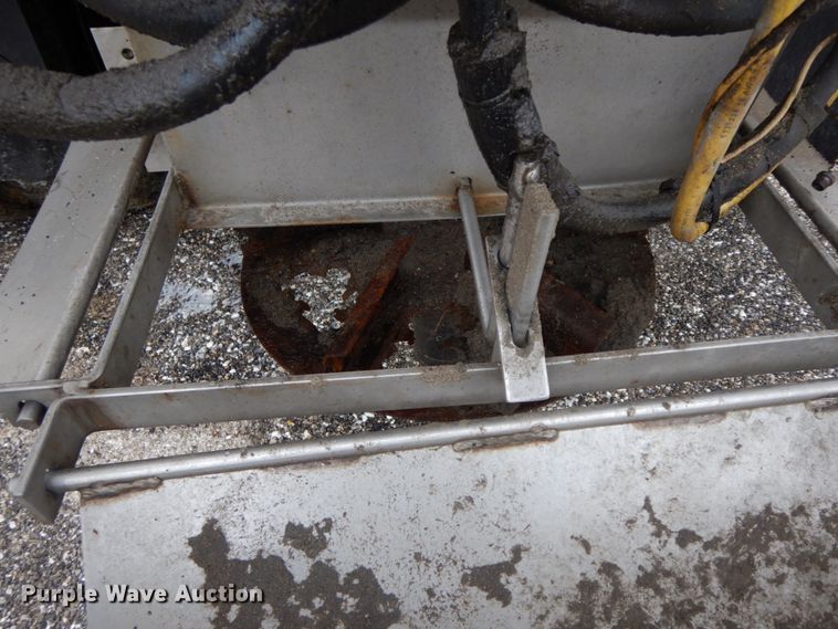 image for item DF6377 2004 International 7400  dump truck