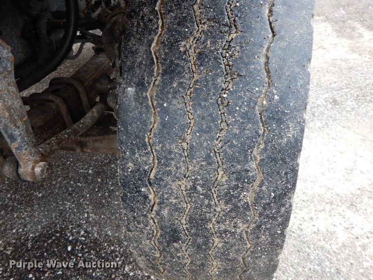 image for item DF6377 2004 International 7400  dump truck