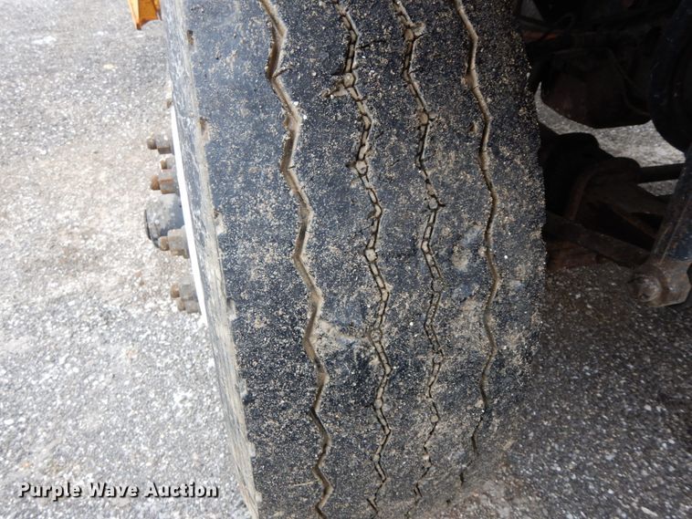 image for item DF6377 2004 International 7400  dump truck