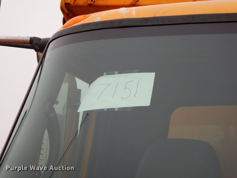 image for item DF6377 2004 International 7400  dump truck