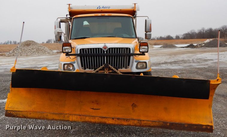 image for item DF6378 2006 International 7400  dump truck