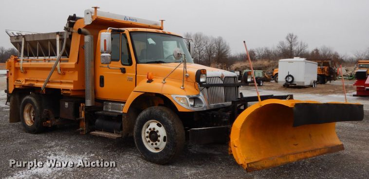 image for item DF6378 2006 International 7400  dump truck