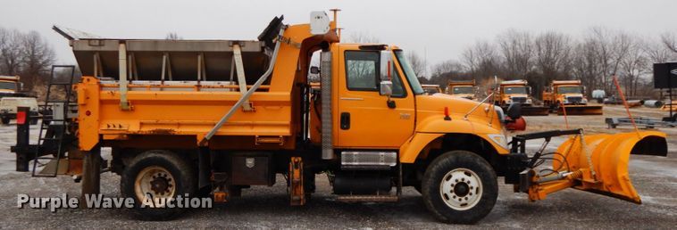 image for item DF6378 2006 International 7400  dump truck