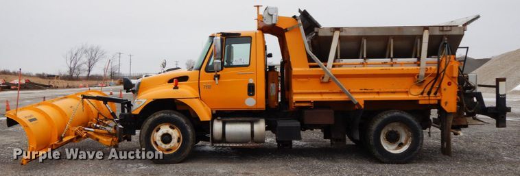 image for item DF6378 2006 International 7400  dump truck