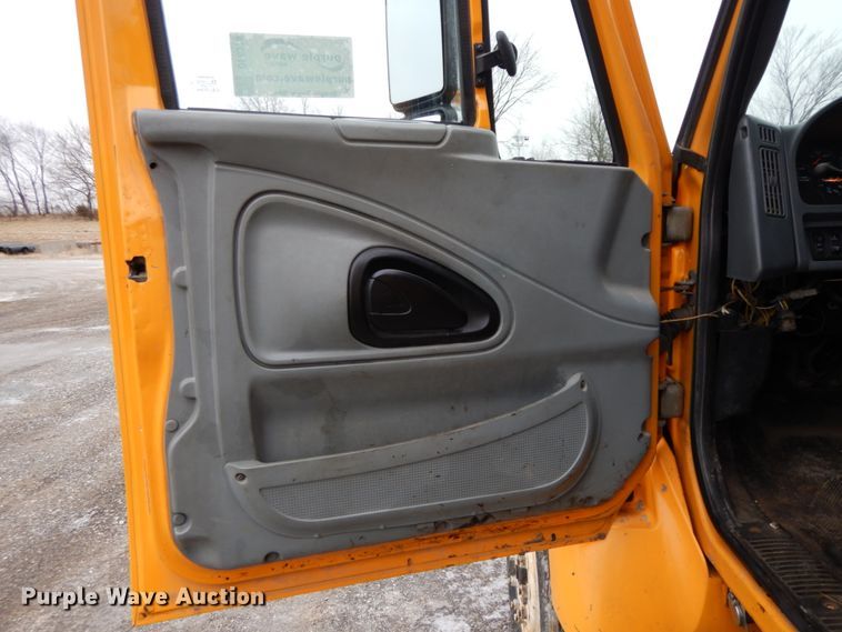 image for item DF6378 2006 International 7400  dump truck