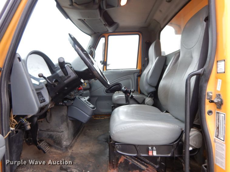 image for item DF6378 2006 International 7400  dump truck