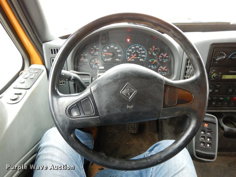 image for item DF6378 2006 International 7400  dump truck