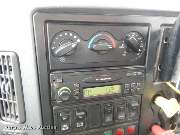 image for item DF6378 2006 International 7400  dump truck