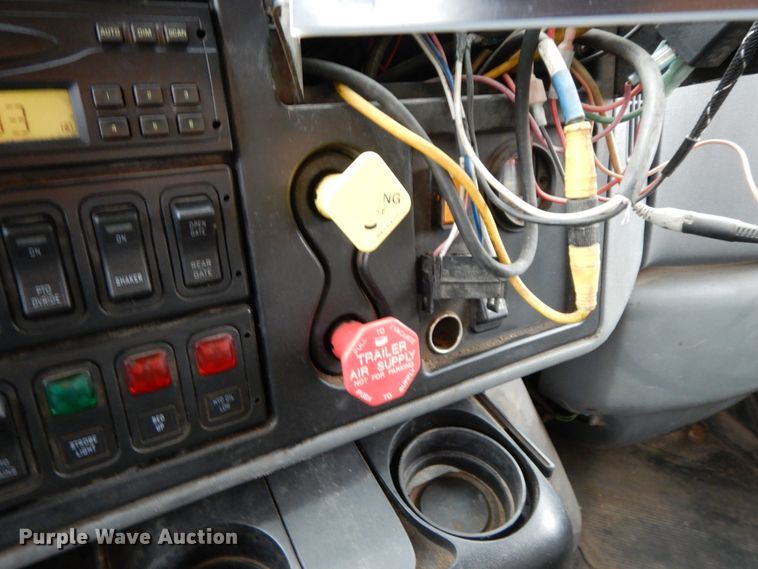 image for item DF6378 2006 International 7400  dump truck