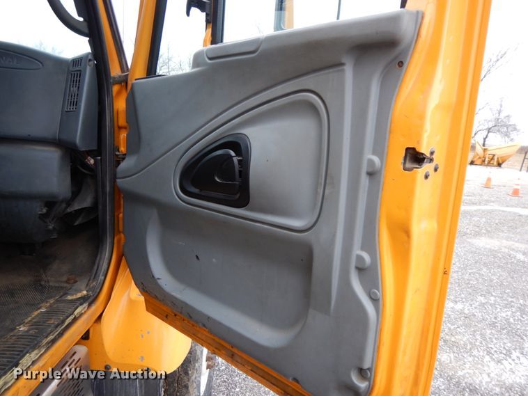 image for item DF6378 2006 International 7400  dump truck