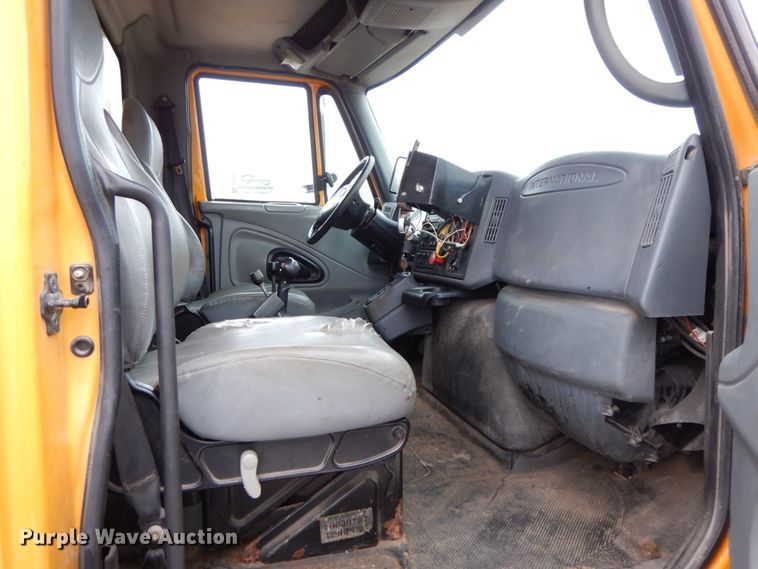 image for item DF6378 2006 International 7400  dump truck