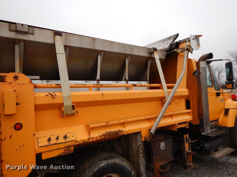 image for item DF6378 2006 International 7400  dump truck
