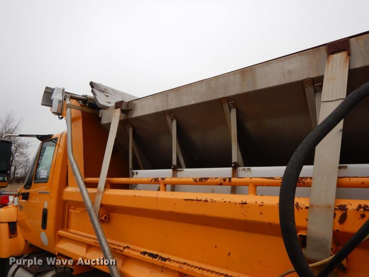 image for item DF6378 2006 International 7400  dump truck