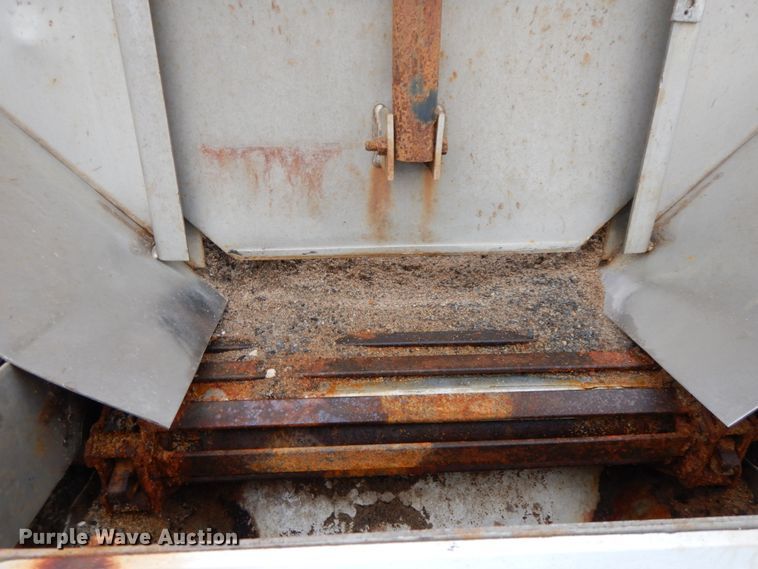 image for item DF6378 2006 International 7400  dump truck