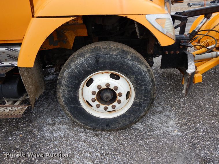 image for item DF6378 2006 International 7400  dump truck