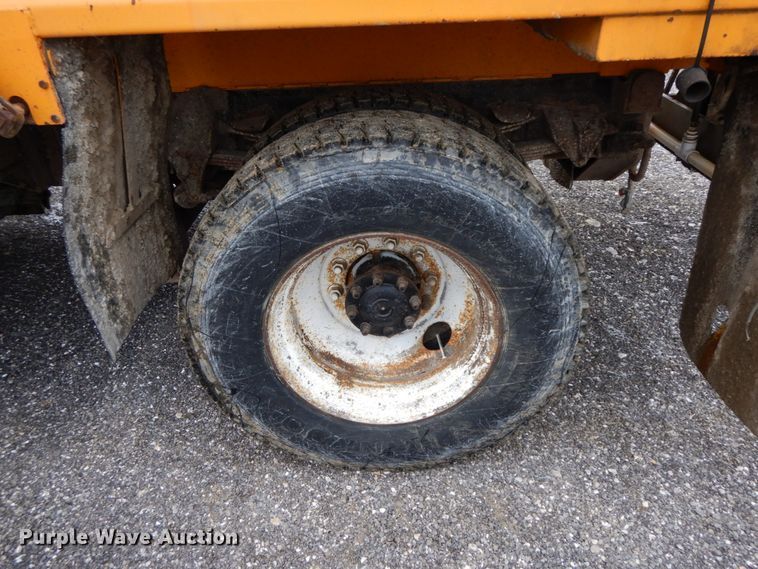 image for item DF6378 2006 International 7400  dump truck